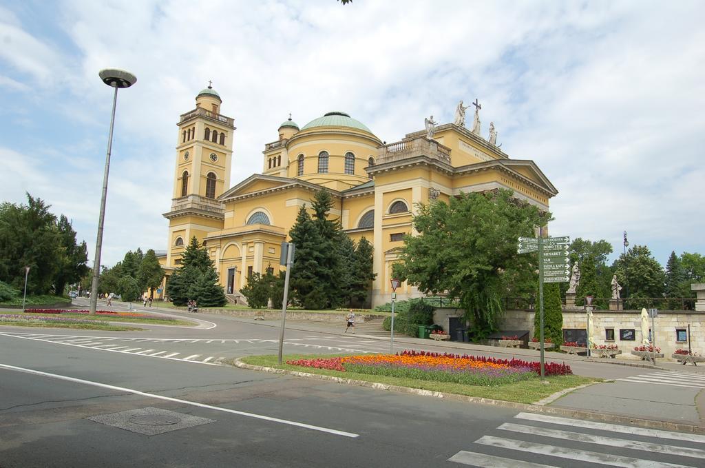 Apartman Rose Eger Exterior foto