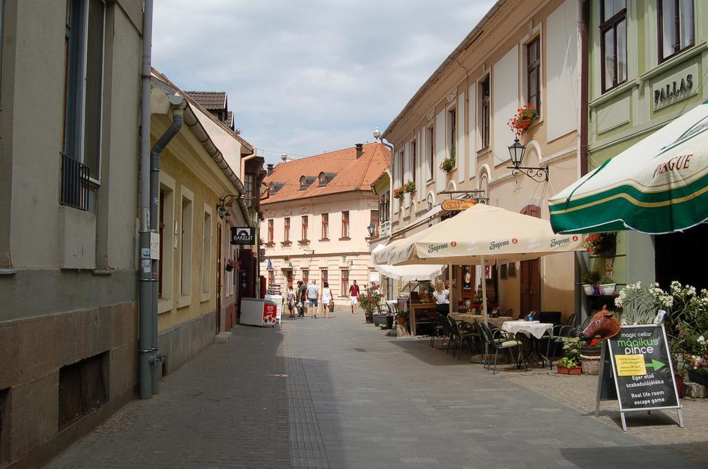 Apartman Rose Eger Exterior foto